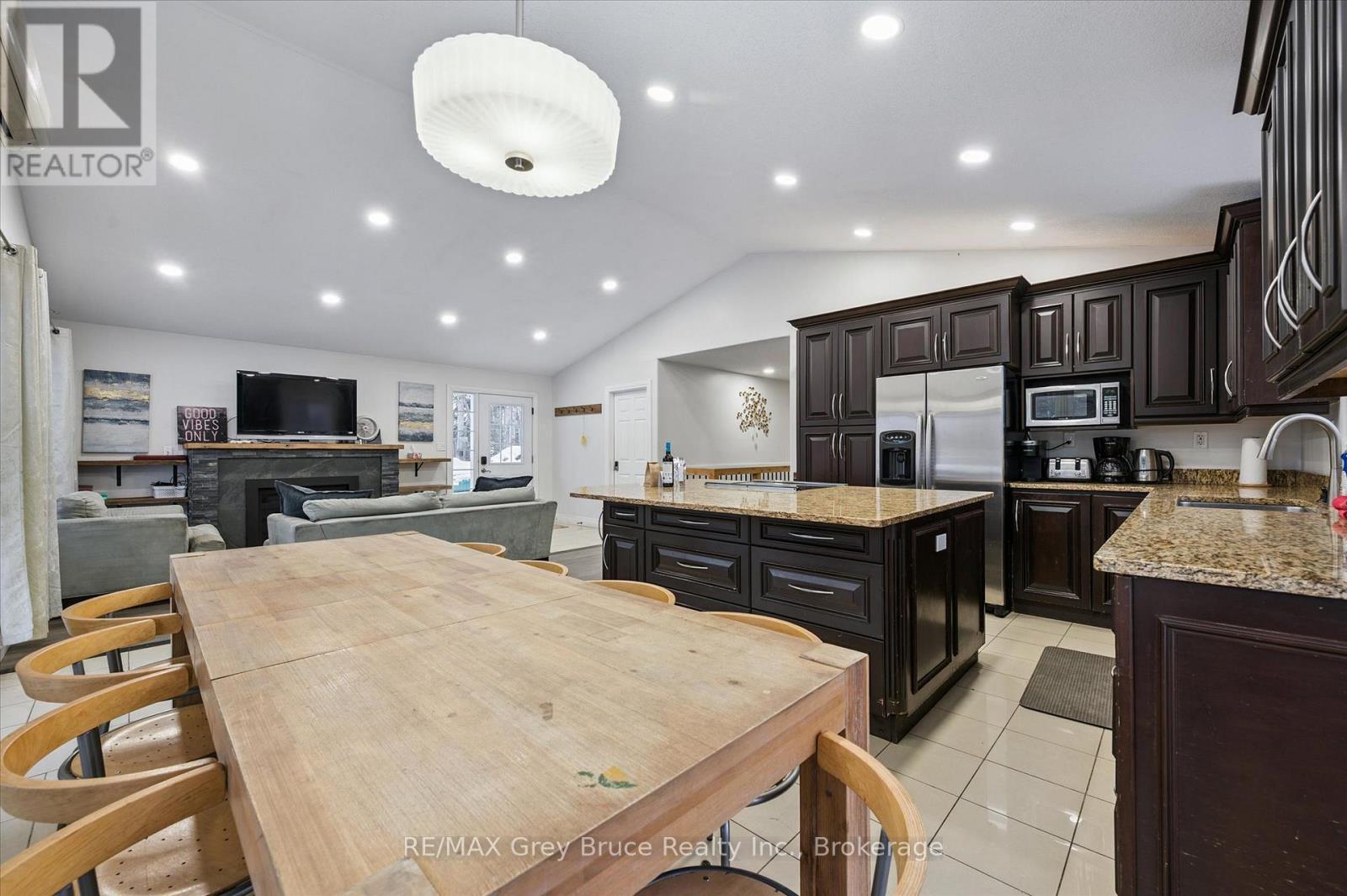 3 Sugarbush Road, South Bruce Peninsula, ON - Indoor Photo Showing Kitchen With Upgraded Kitchen