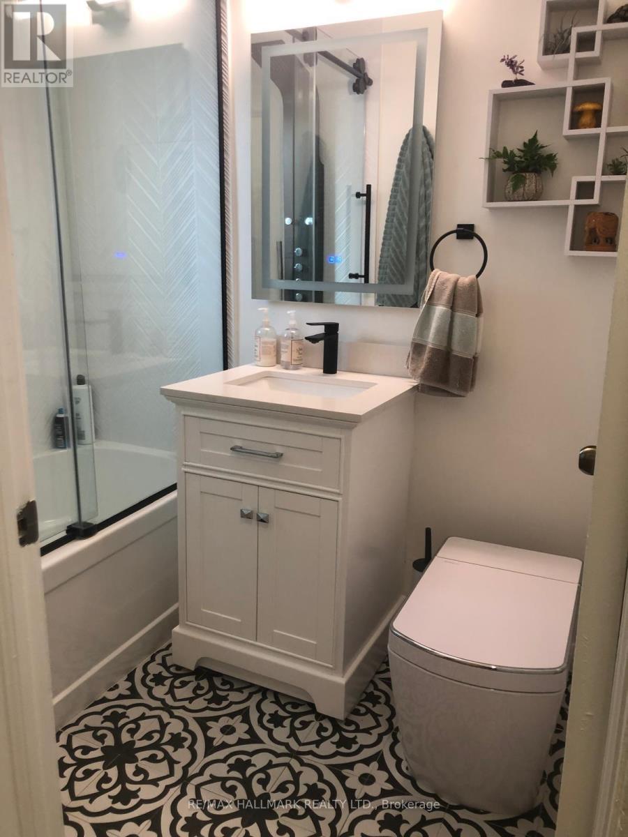 203 Elmhurst Avenue, Toronto, ON - Indoor Photo Showing Bathroom