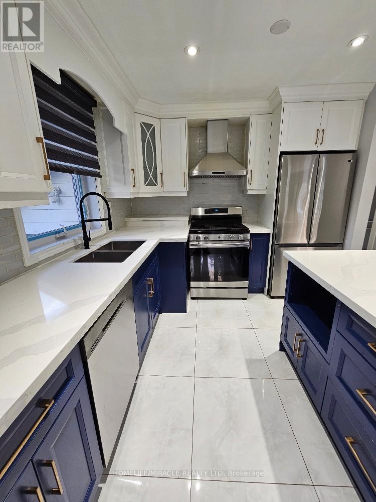 Main - 259 Tower Drive, Toronto, ON - Indoor Photo Showing Kitchen With Double Sink