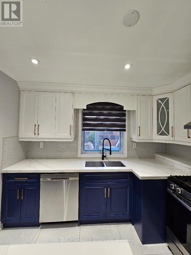 Main - 259 Tower Drive, Toronto, ON - Indoor Photo Showing Kitchen With Double Sink