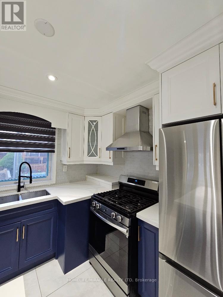Main - 259 Tower Drive, Toronto, ON - Indoor Photo Showing Kitchen With Double Sink