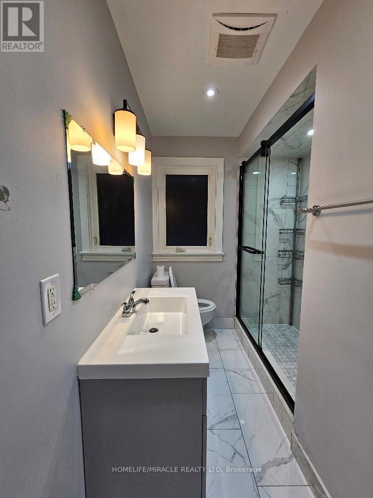 Main - 259 Tower Drive, Toronto, ON - Indoor Photo Showing Bathroom