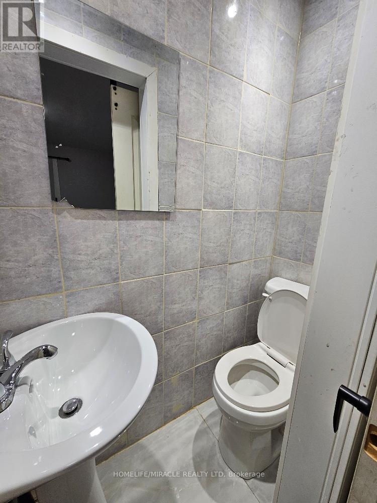 Main - 259 Tower Drive, Toronto, ON - Indoor Photo Showing Bathroom