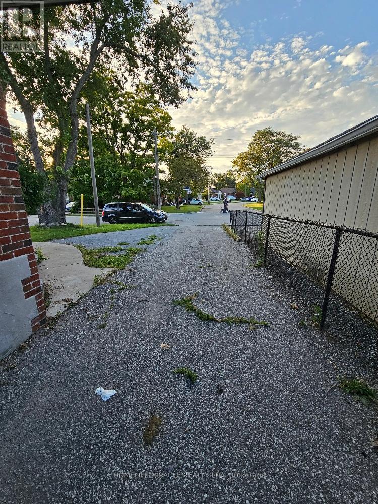 Main - 259 Tower Drive, Toronto, ON - Outdoor