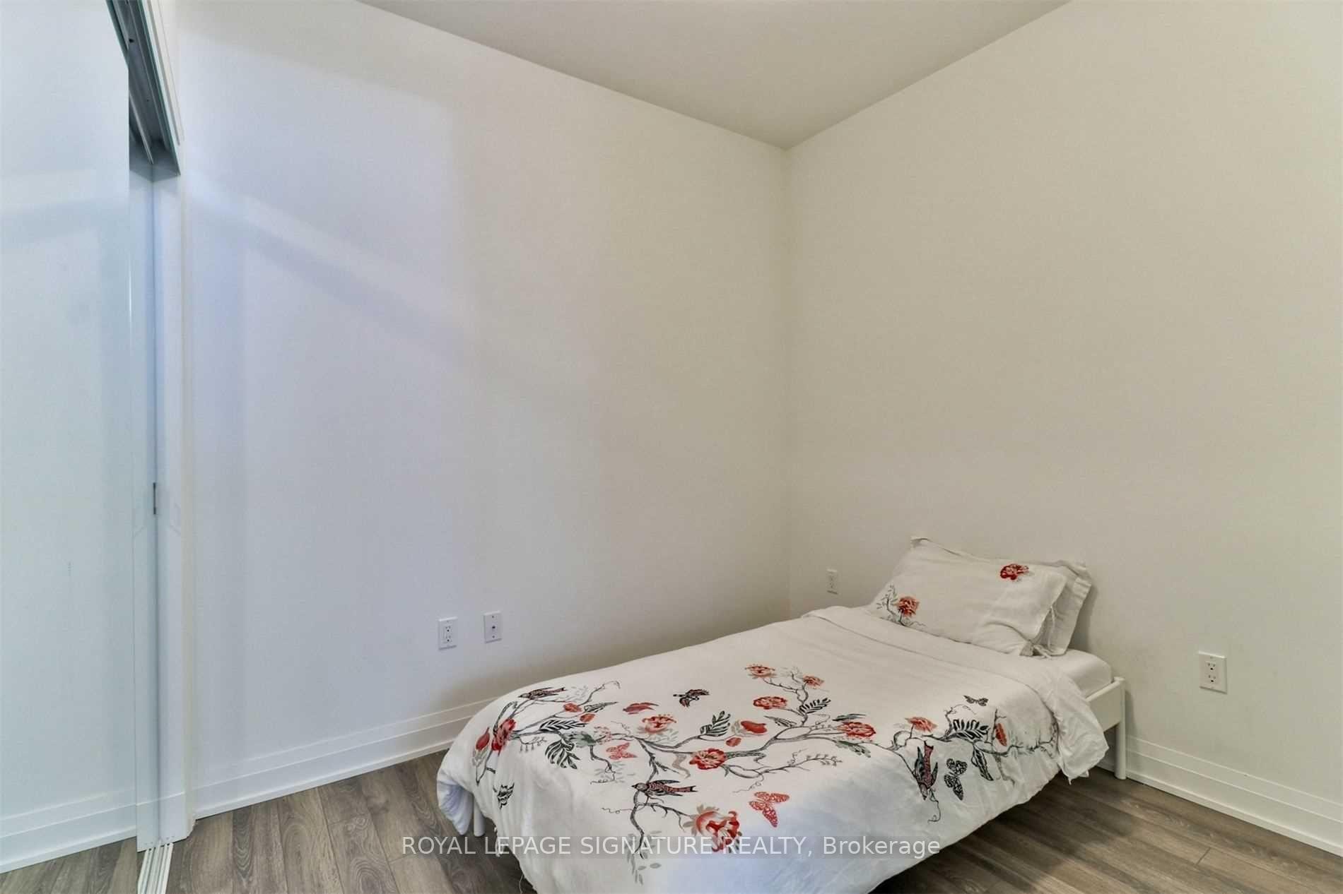 112-4800 Highway 7 Highway, Vaughan, ON - Indoor Photo Showing Bedroom