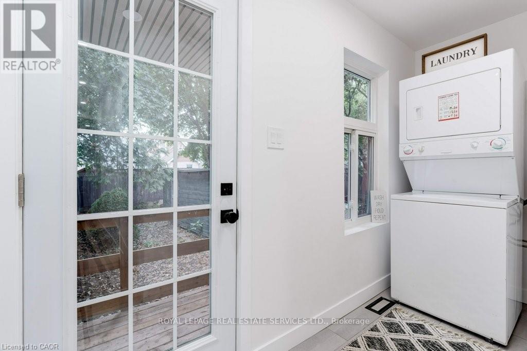 8 Whitfield Avenue, Hamilton, ON - Indoor Photo Showing Laundry Room