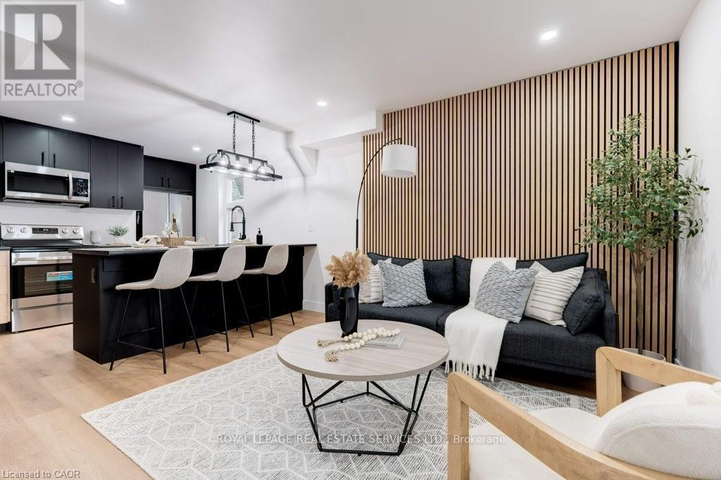 8 Whitfield Avenue, Hamilton, ON - Indoor Photo Showing Other Room