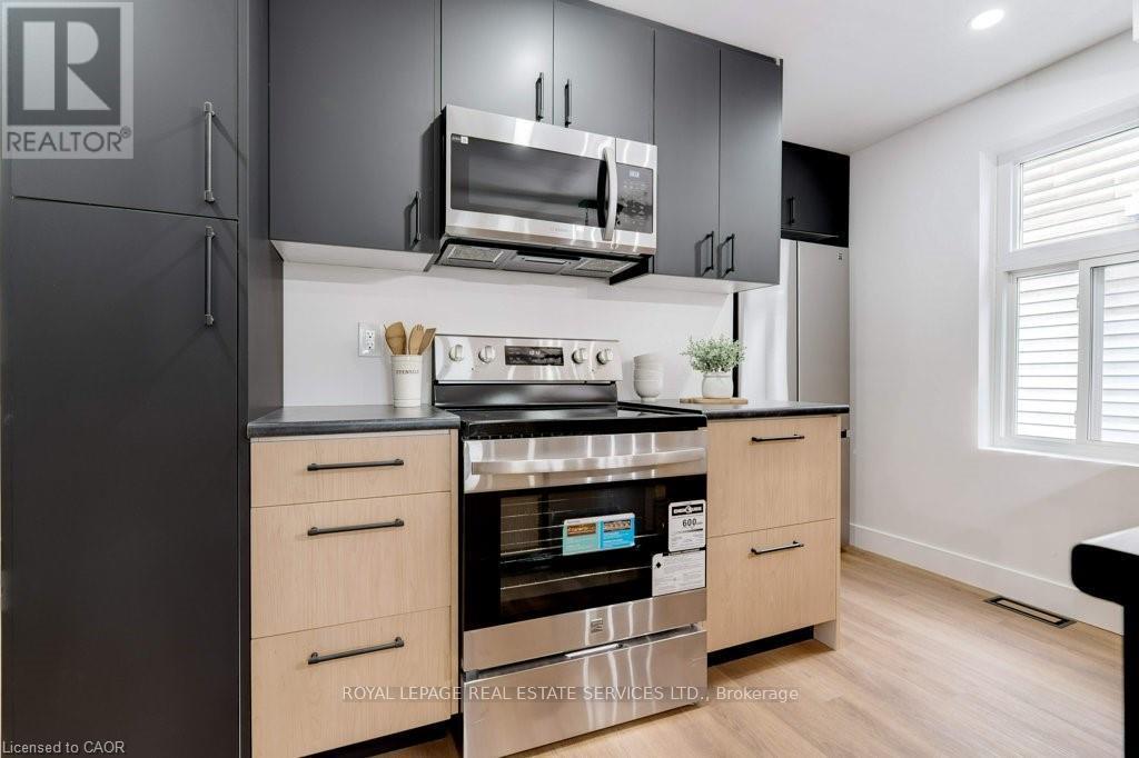 8 Whitfield Avenue, Hamilton, ON - Indoor Photo Showing Kitchen