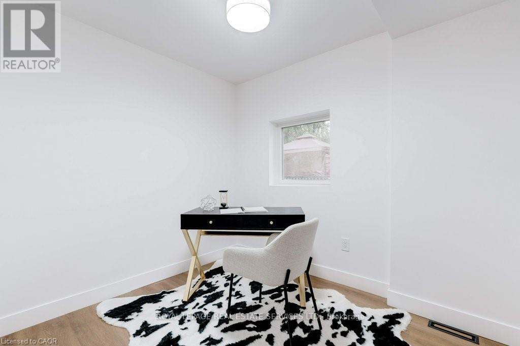 8 Whitfield Avenue, Hamilton, ON - Indoor