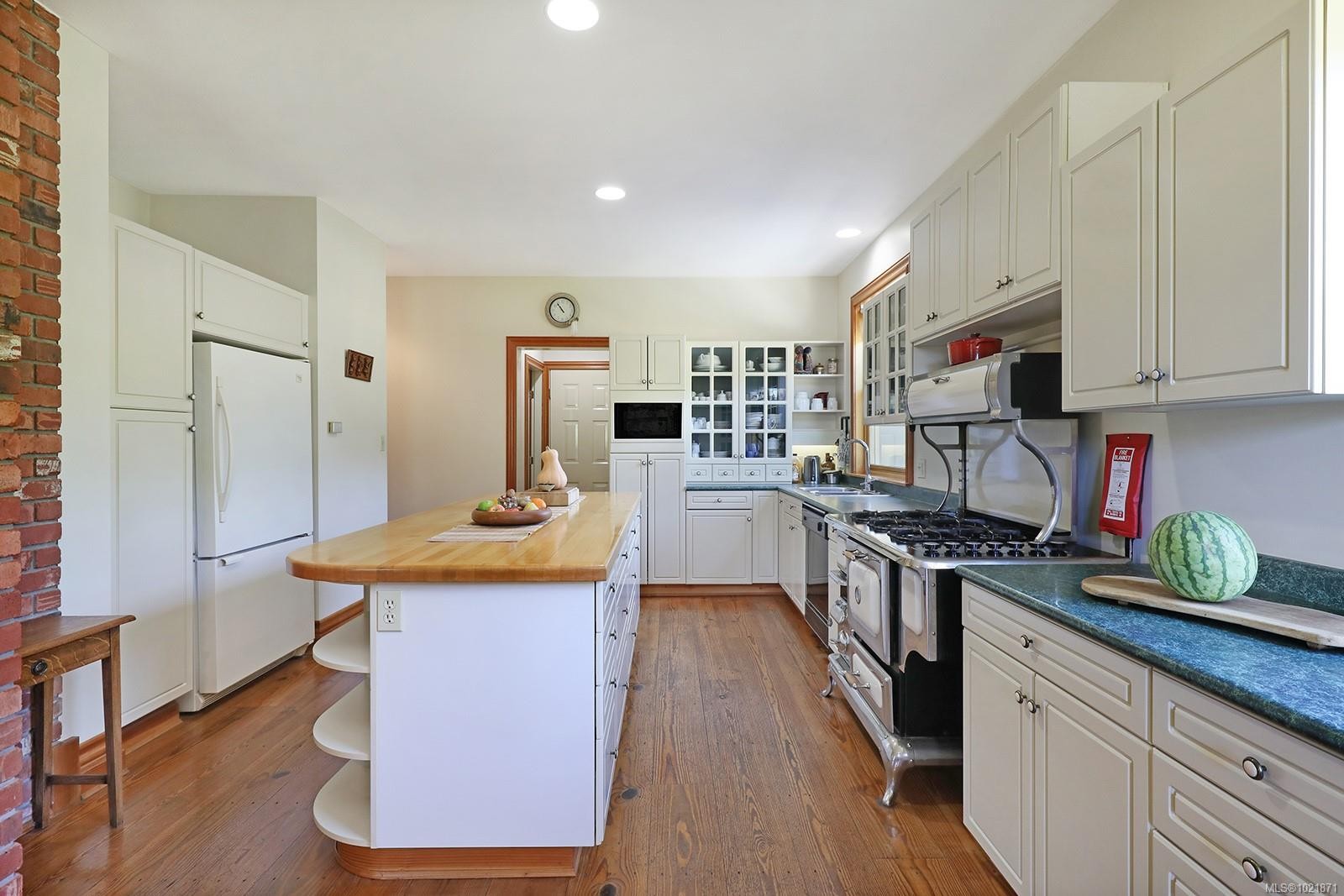 3713 Dove Creek Rd, Courtenay, BC