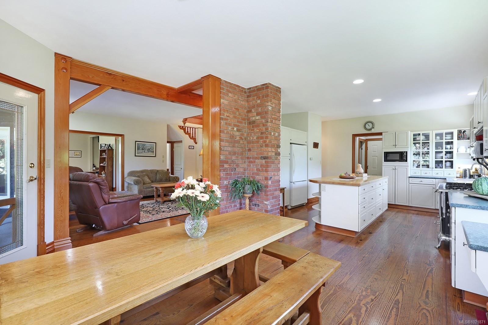 3713 Dove Creek Rd, Courtenay, BC