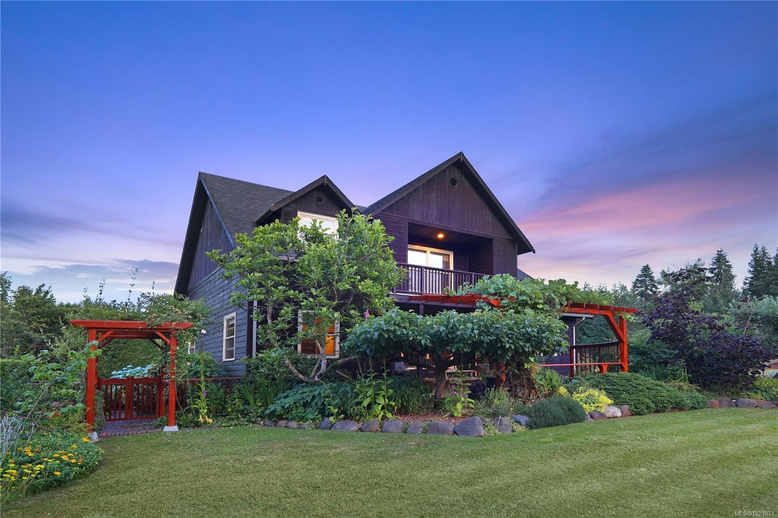 3713 Dove Creek Rd, Courtenay, BC