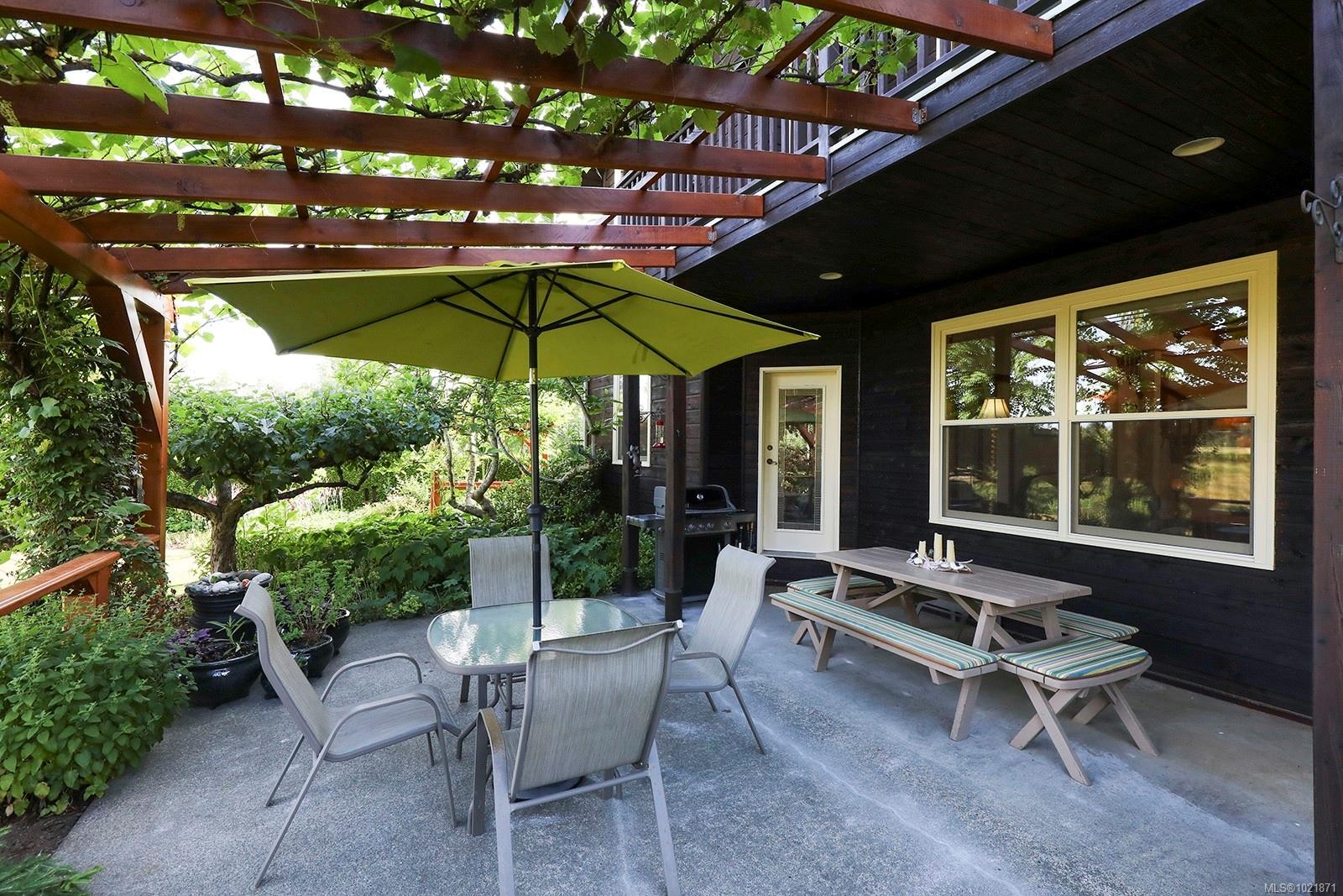 3713 Dove Creek Rd, Courtenay, BC