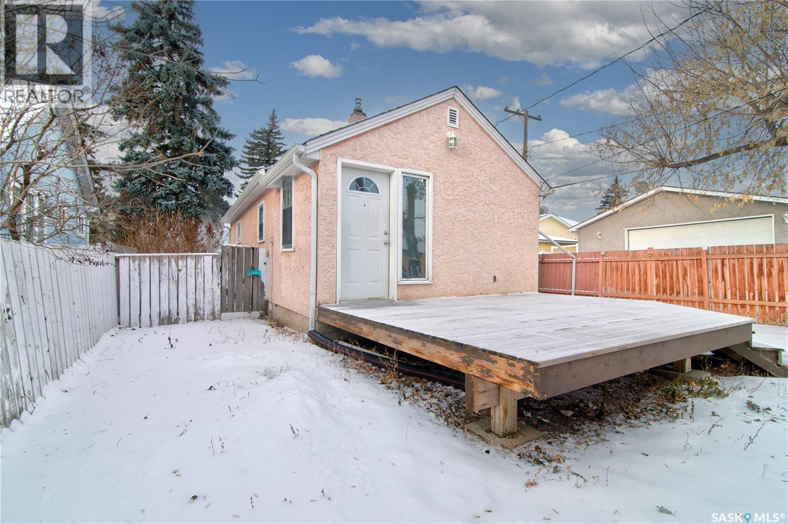 2627 Atkinson Street, Regina, SK - Outdoor