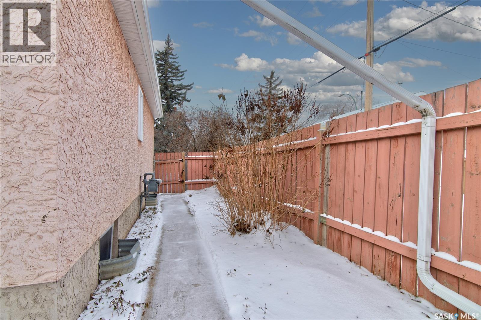 2627 Atkinson Street, Regina, SK - Outdoor