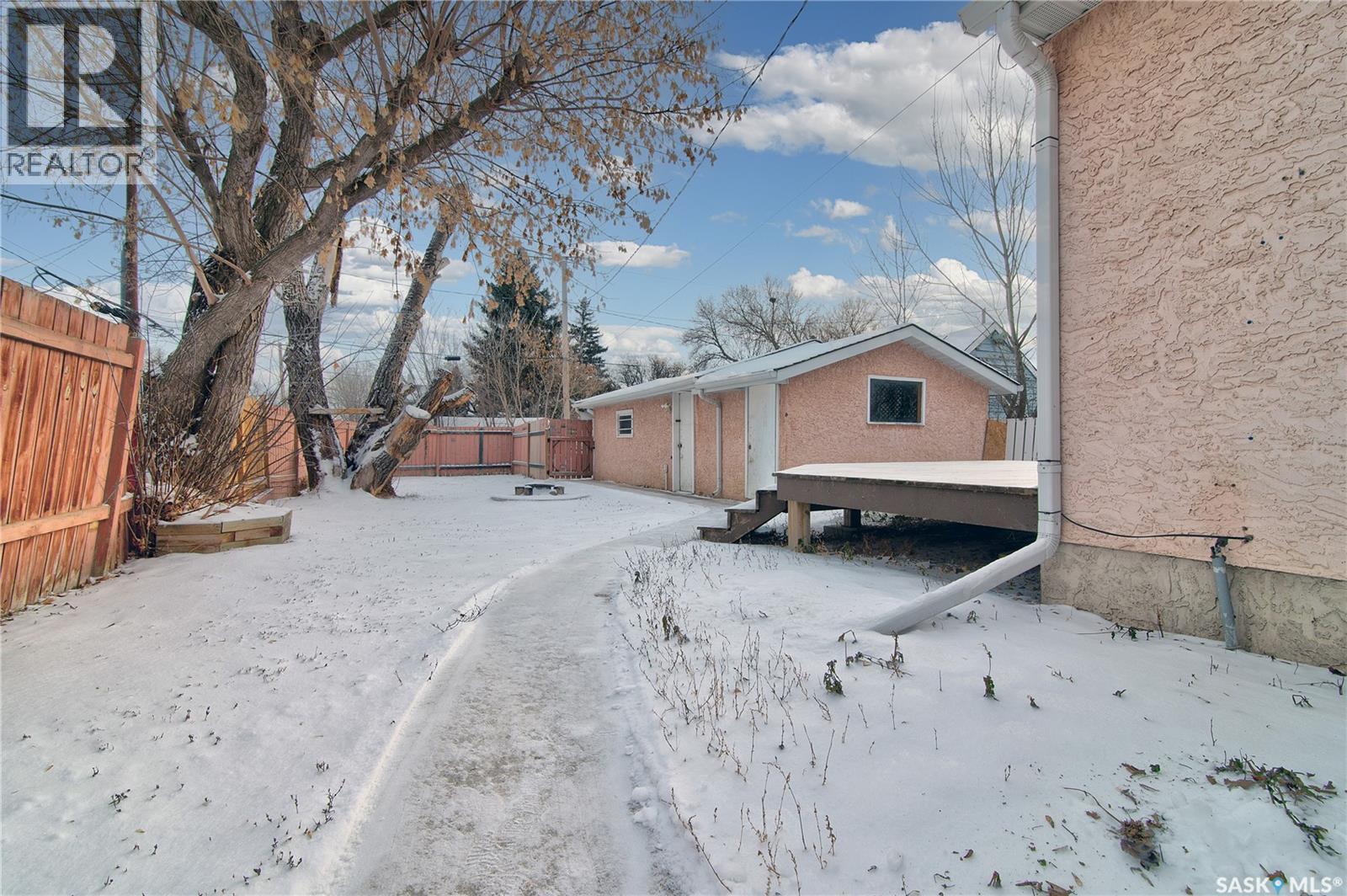 2627 Atkinson Street, Regina, SK - Outdoor