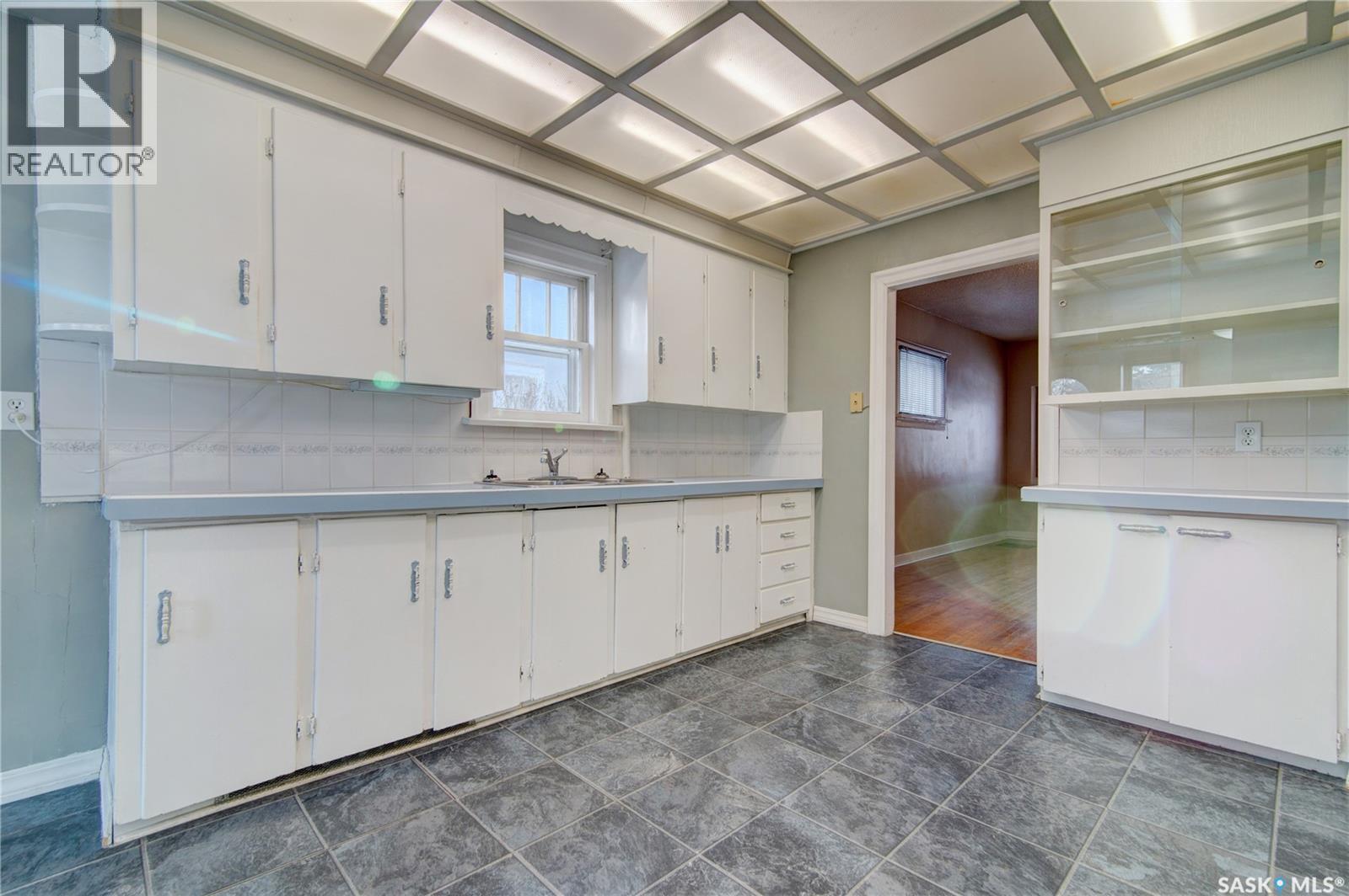 2627 Atkinson Street, Regina, SK - Indoor Photo Showing Kitchen