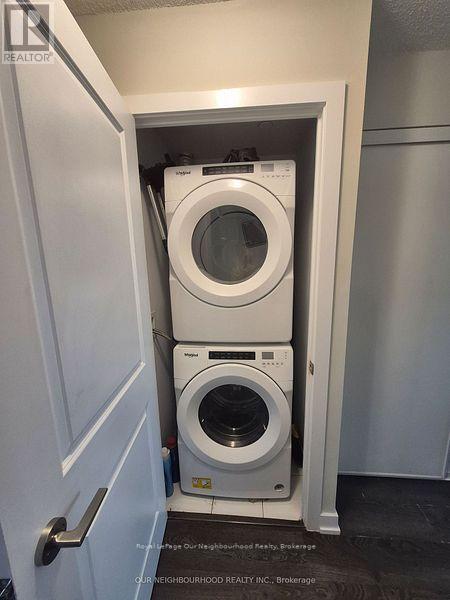 109 - 251 Manitoba Street, Toronto (Mimico), ON - Indoor Photo Showing Laundry Room