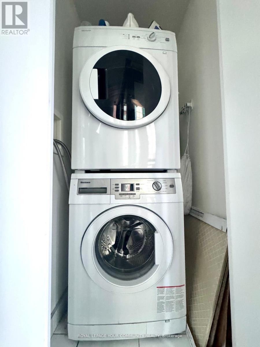 416 - 101 Charles Street E, Toronto, ON - Indoor Photo Showing Laundry Room