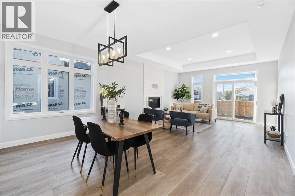 219 Essex Street, Sarnia, ON - Indoor Photo Showing Dining Room
