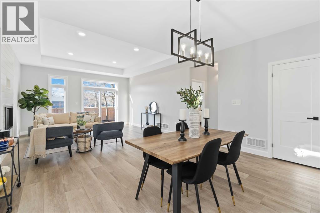 219 Essex Street, Sarnia, ON - Indoor Photo Showing Dining Room