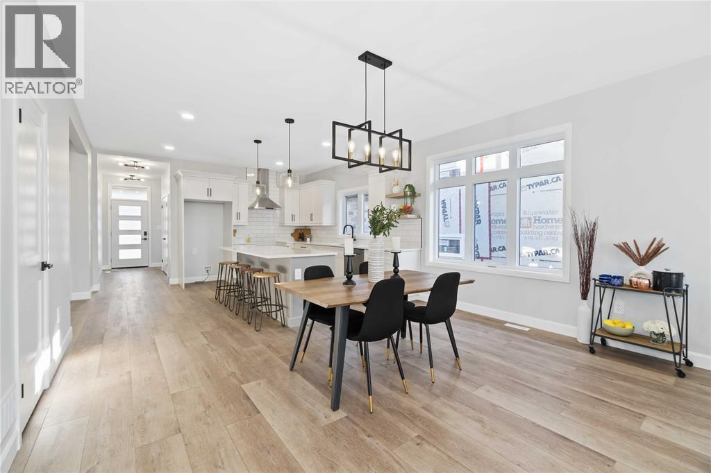 219 Essex Street, Sarnia, ON - Indoor Photo Showing Dining Room