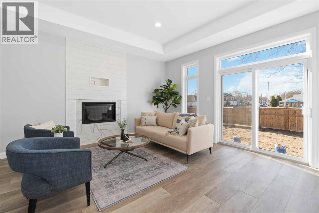 219 Essex Street, Sarnia, ON - Indoor Photo Showing Living Room With Fireplace