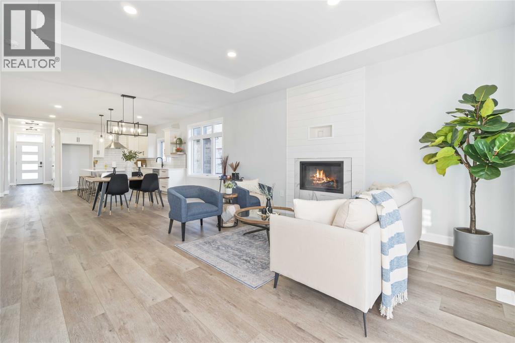 219 Essex Street, Sarnia, ON - Indoor Photo Showing Living Room With Fireplace