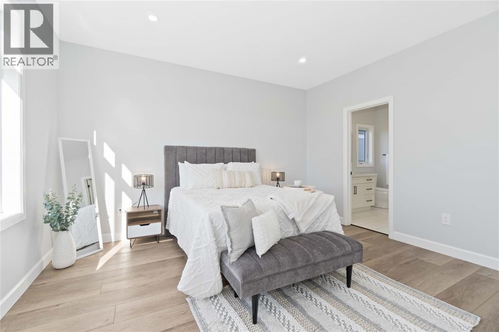 219 Essex Street, Sarnia, ON - Indoor Photo Showing Bedroom