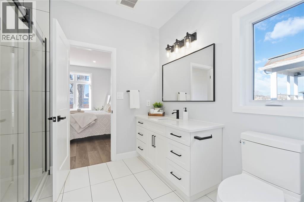 219 Essex Street, Sarnia, ON - Indoor Photo Showing Bathroom