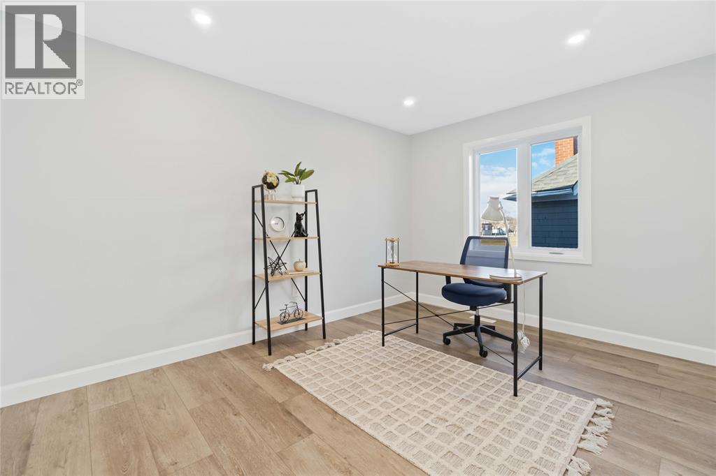 219 Essex Street, Sarnia, ON - Indoor Photo Showing Office