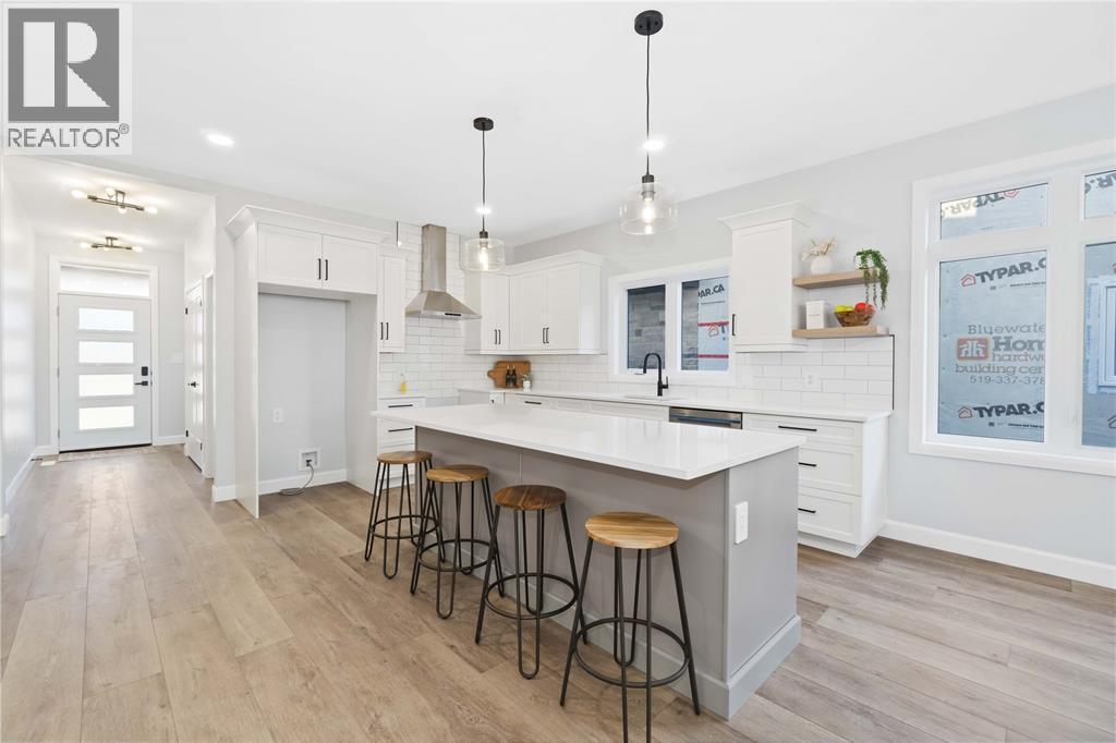 219 Essex Street, Sarnia, ON - Indoor Photo Showing Kitchen With Upgraded Kitchen