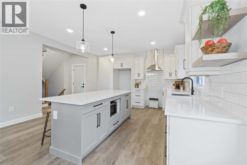 219 Essex Street, Sarnia, ON - Indoor Photo Showing Kitchen With Upgraded Kitchen