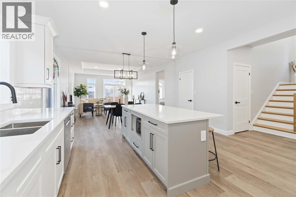 219 Essex Street, Sarnia, ON - Indoor Photo Showing Kitchen With Double Sink With Upgraded Kitchen