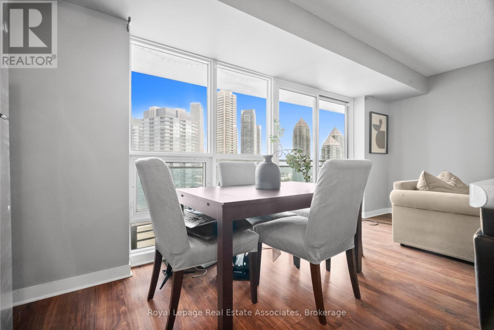 1601 - 155 Legion Road N, Toronto, ON - Indoor Photo Showing Dining Room