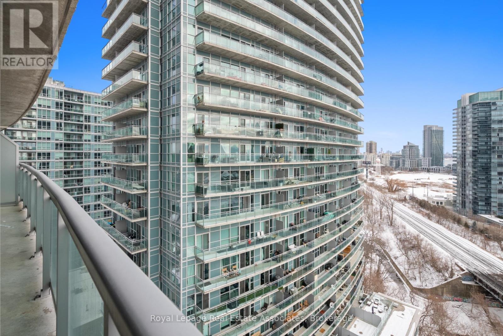 1601 - 155 Legion Road N, Toronto, ON - Outdoor