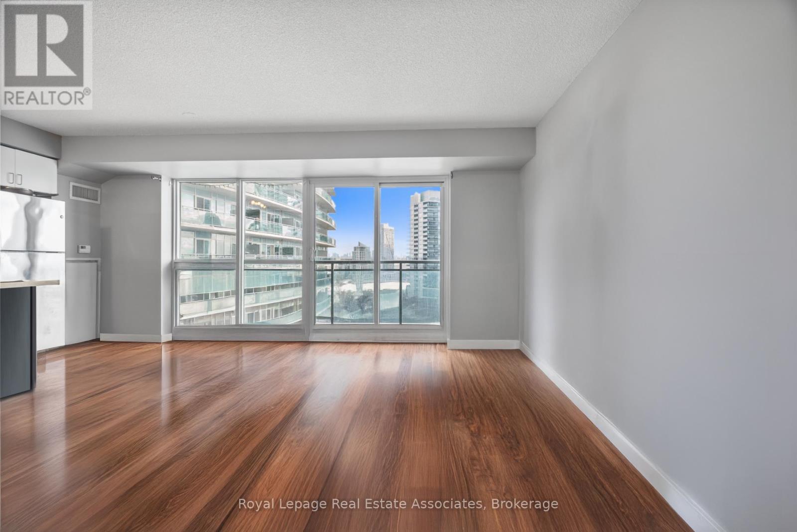 1601 - 155 Legion Road N, Toronto, ON - Indoor