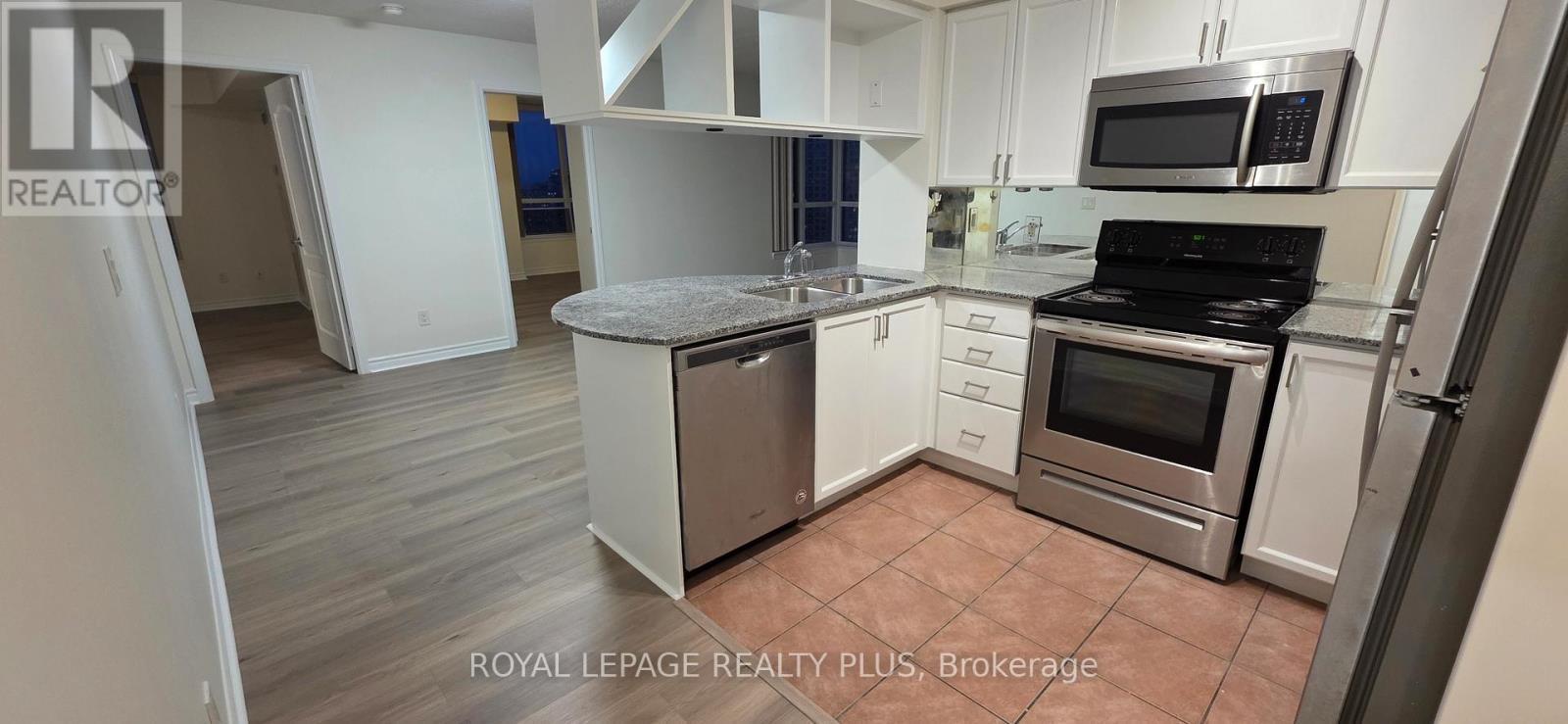 2311 - 4080 Living Arts Drive, Mississauga, ON - Indoor Photo Showing Kitchen