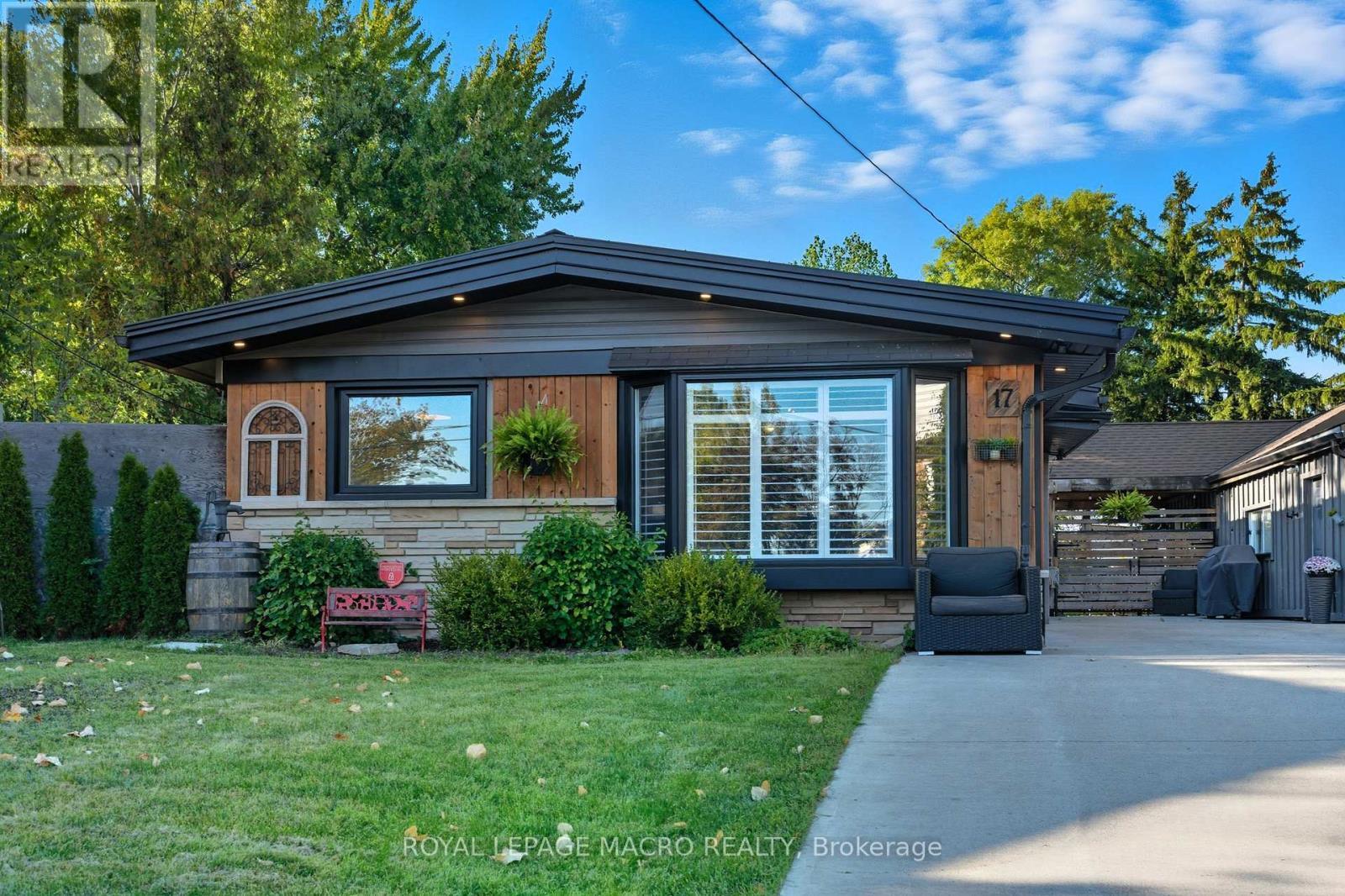 17 Carmen Avenue, Hamilton, ON - Outdoor