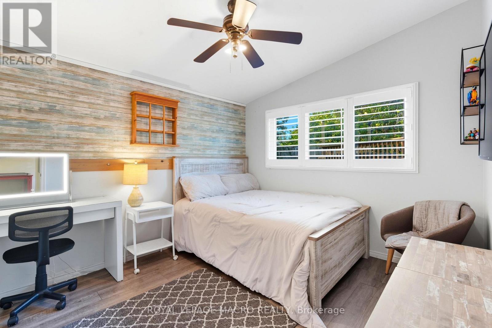 17 Carmen Avenue, Hamilton, ON - Indoor Photo Showing Bedroom