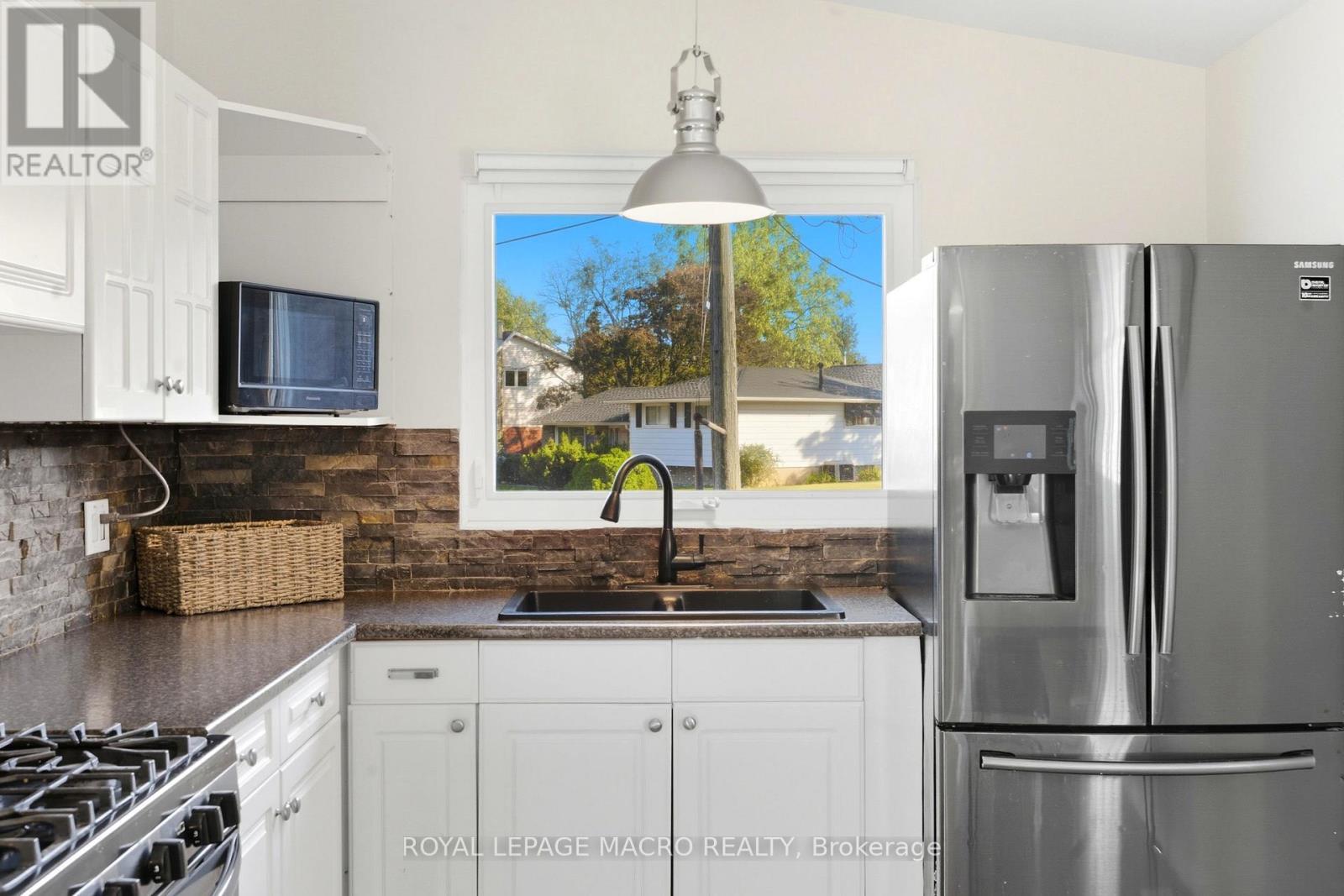 17 Carmen Avenue, Hamilton, ON - Indoor Photo Showing Kitchen With Double Sink