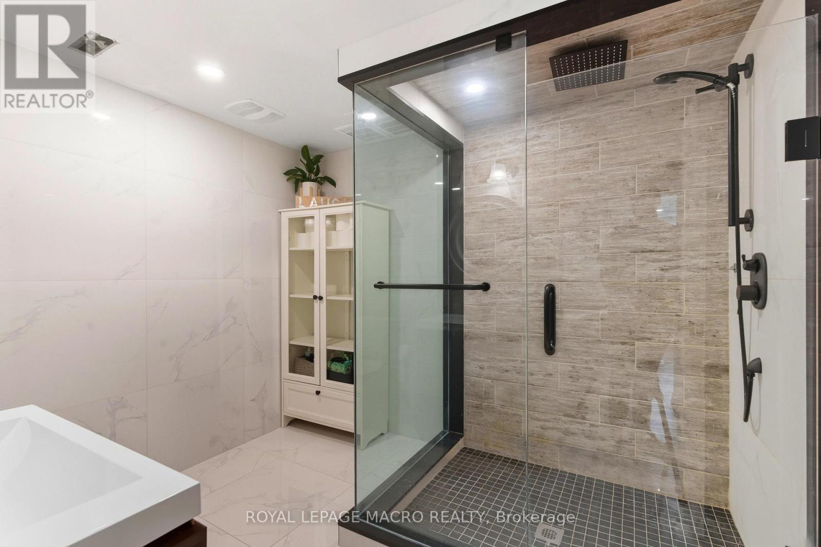 17 Carmen Avenue, Hamilton, ON - Indoor