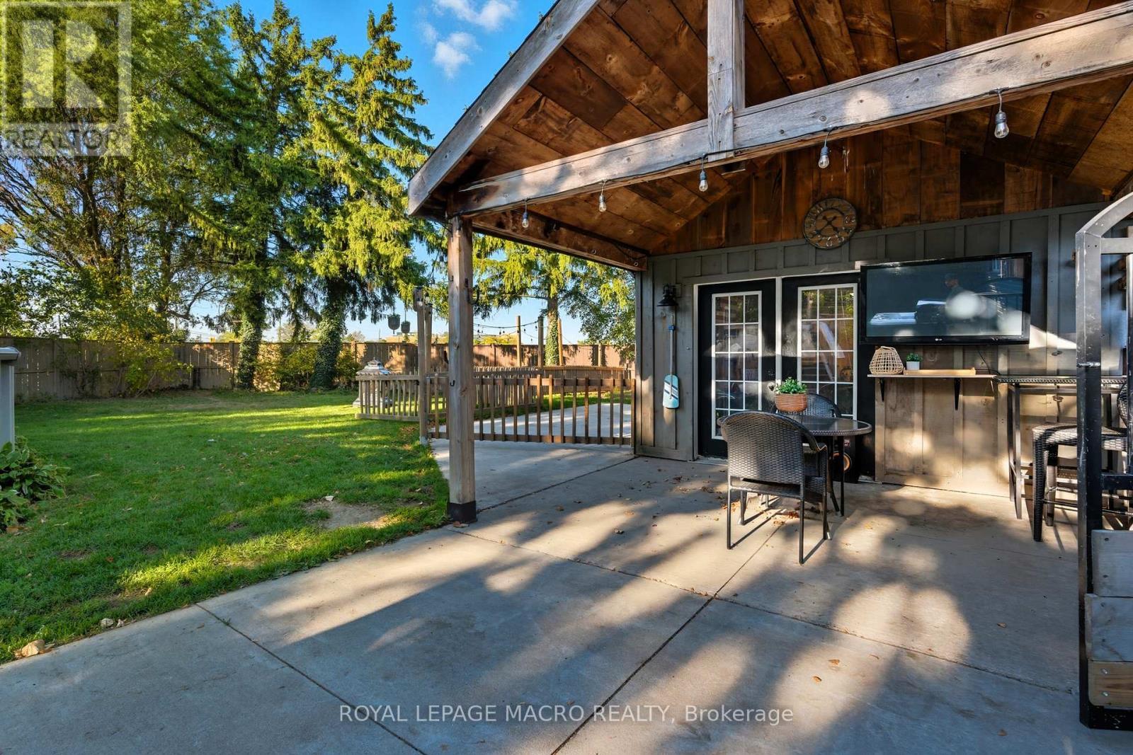 17 Carmen Avenue, Hamilton, ON - Outdoor