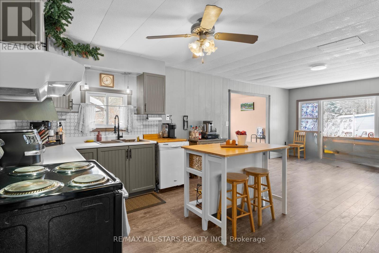 1088 Lutterworth Pines Road, Minden Hills (Lutterworth), ON - Indoor Photo Showing Kitchen