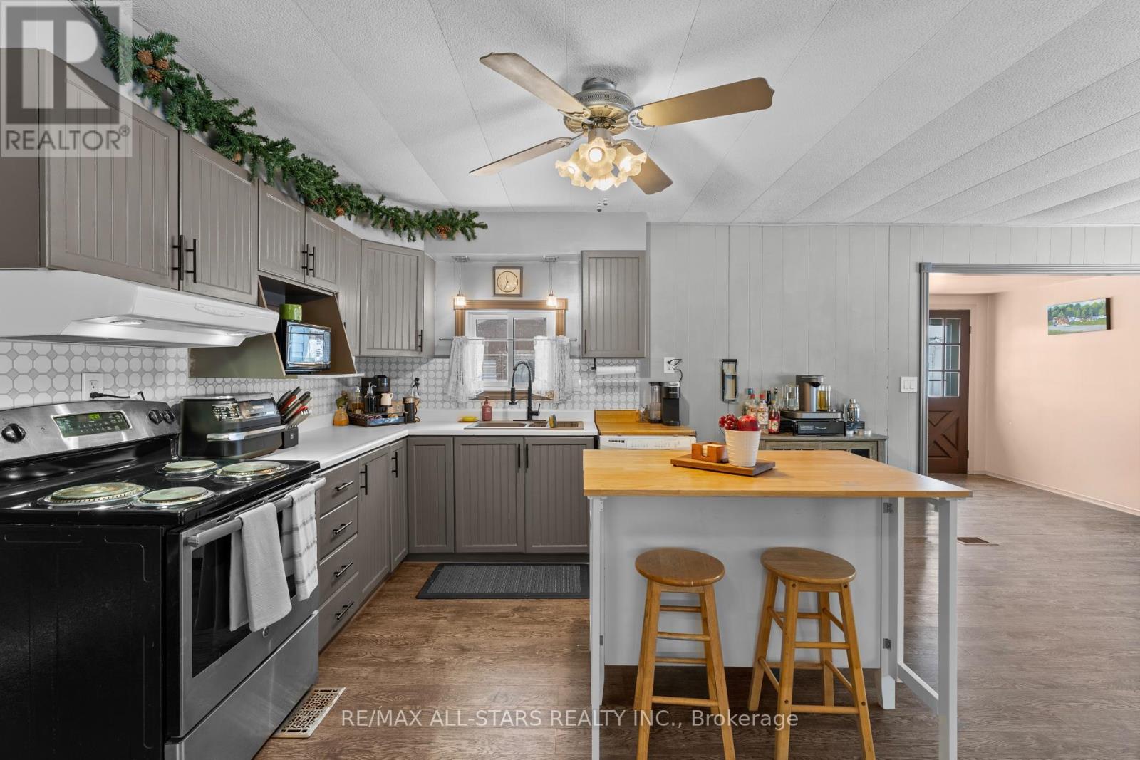 1088 Lutterworth Pines Road, Minden Hills (Lutterworth), ON - Indoor Photo Showing Kitchen