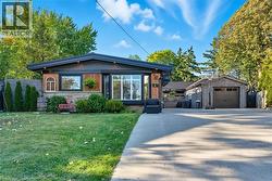 17 CARMEN Avenue Hamilton, ON L8V 2H5