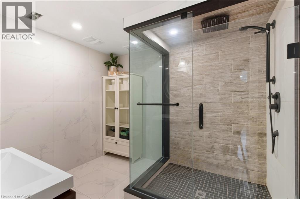 17 Carmen Avenue, Hamilton, ON - Indoor