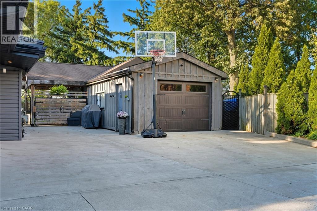 Garage with driveway - 17 Carmen Avenue, Hamilton, ON - Outdoor