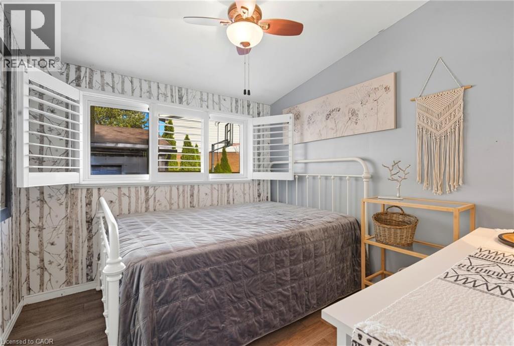 17 Carmen Avenue, Hamilton, ON - Indoor Photo Showing Bedroom
