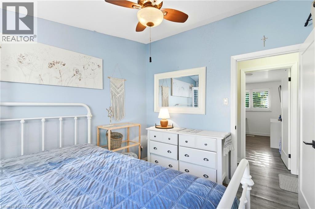17 Carmen Avenue, Hamilton, ON - Indoor Photo Showing Bedroom